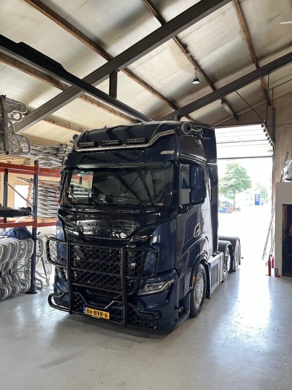Bullbar Iveco S-Way Model X - Image 4